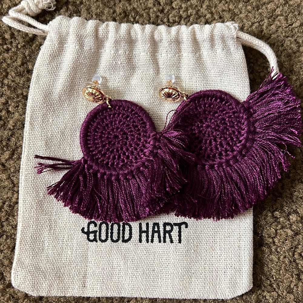 Good Hart Earring Set - Picture 2 of 3